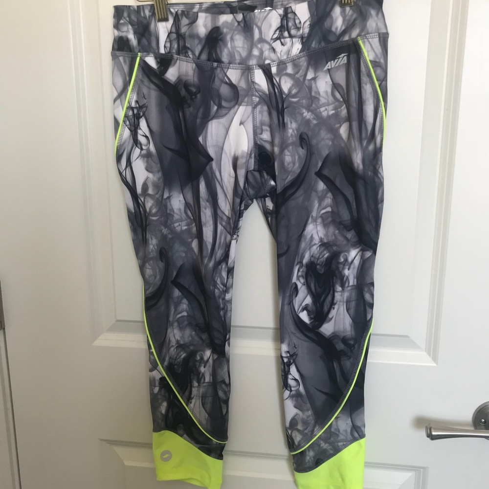 Smokey crop athletic leggings!